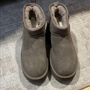Platform Uggs size 9